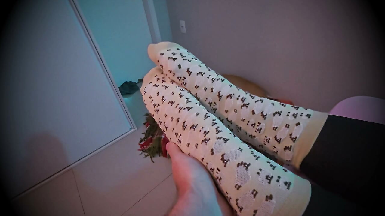 SOCKJOB, έβγαλε σπέρμα στα μποξεράκια του από το Footjob μου, τα γυαλιστερά κολάν βοήθησαν Lol