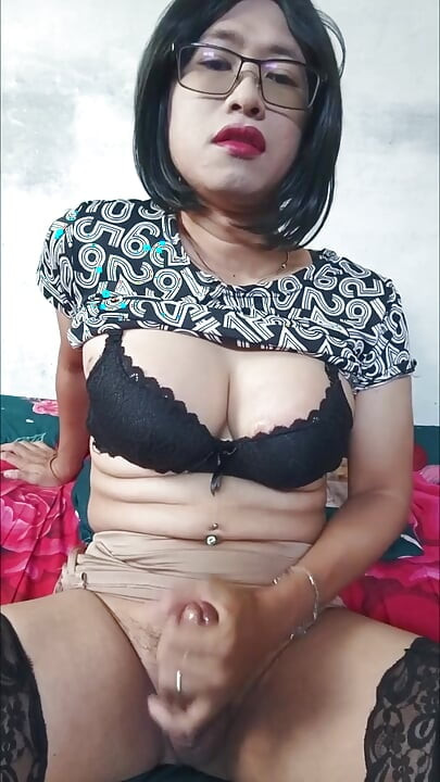 Transzvesztita maszturbálás és cumming