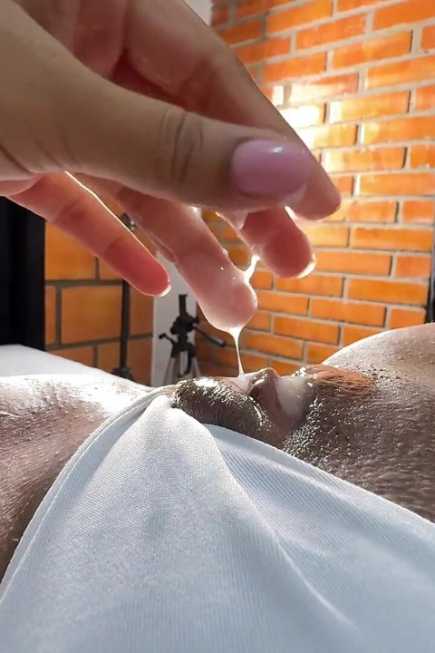 S House and He Left Me Alone; I Wanted to Masturbate and Leave the Bed Absolutely Soaked with My Fluids, Hehehe