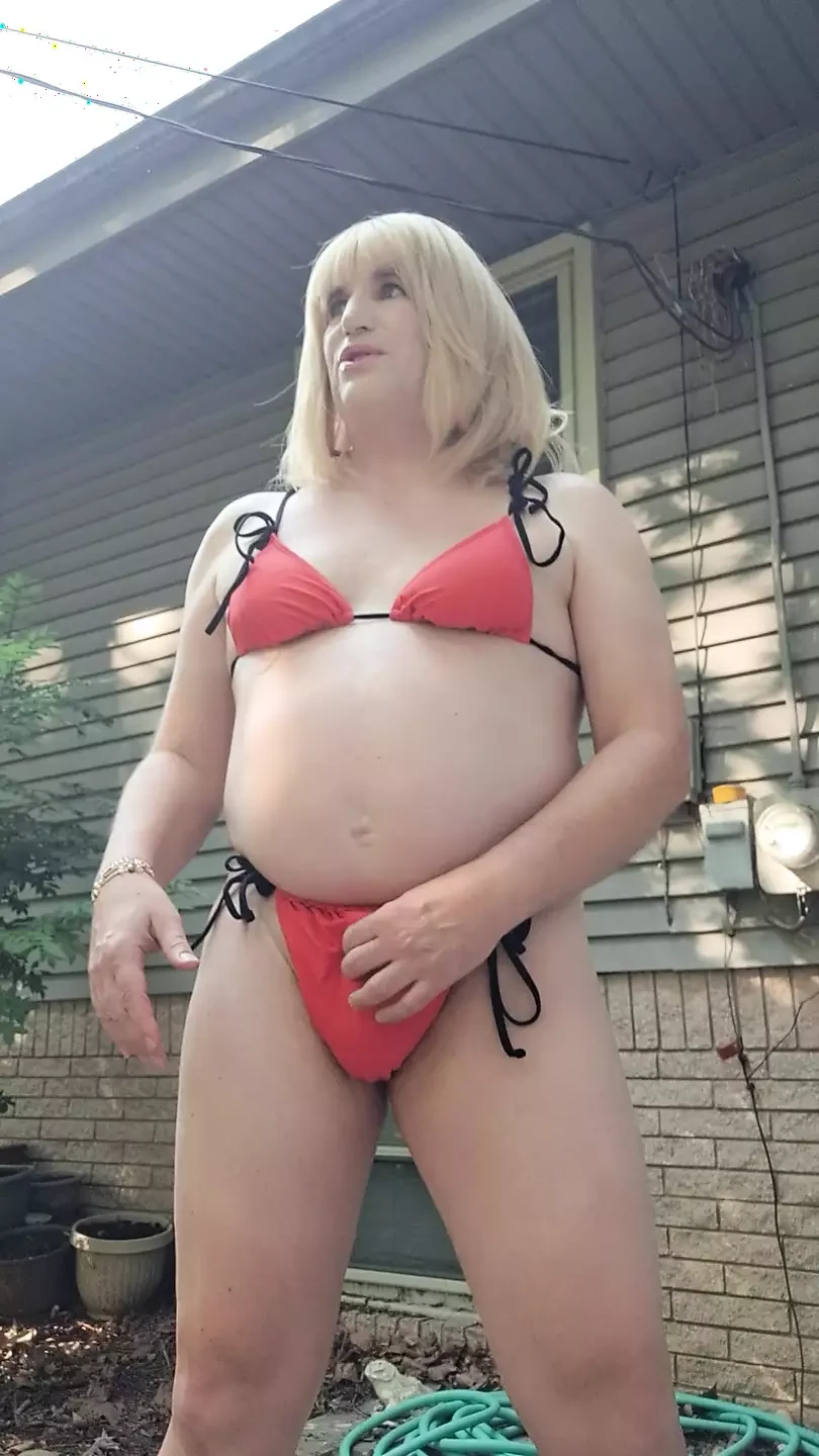 I love outside piss play, would you pee on me?