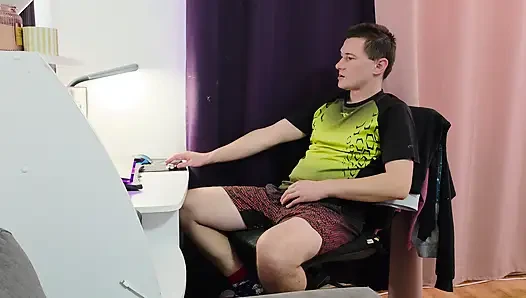 I Secretly Bring Myself to Orgasm with Cumshot While Watching Porn and Masturbating in the Evening