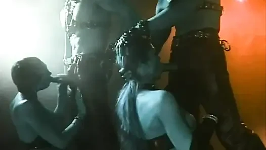 Pria kontol besar suka dildo di pantat