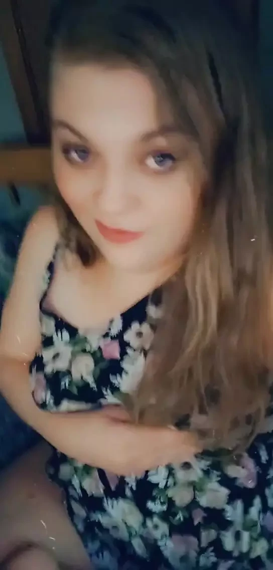 Gorgeous chubby girl tit flash and smile