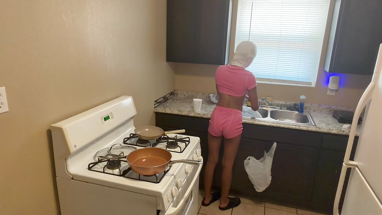 Hot babe naked making breakfast for her boyfriend m