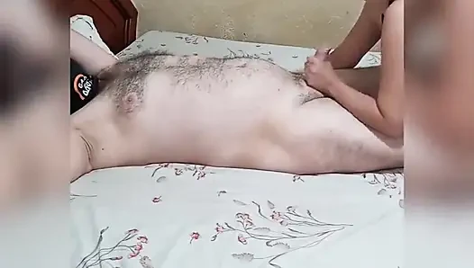 Cowok tukang susu tiba-tiba muasin memekku kaya raya waktu suamiku lagi nggak di rumah