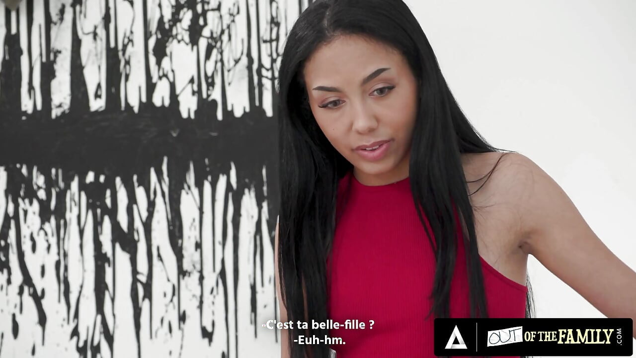 走出家庭 - 火辣繼母丹妮爾·蕾娜在她頑皮的繼女看著的時候幹砲