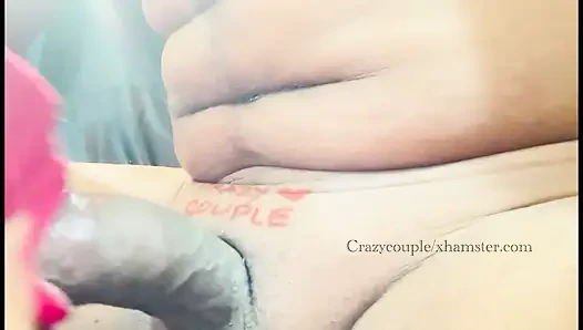 Pasangan kekasih amatir nyepong kontol closeup di malam hari