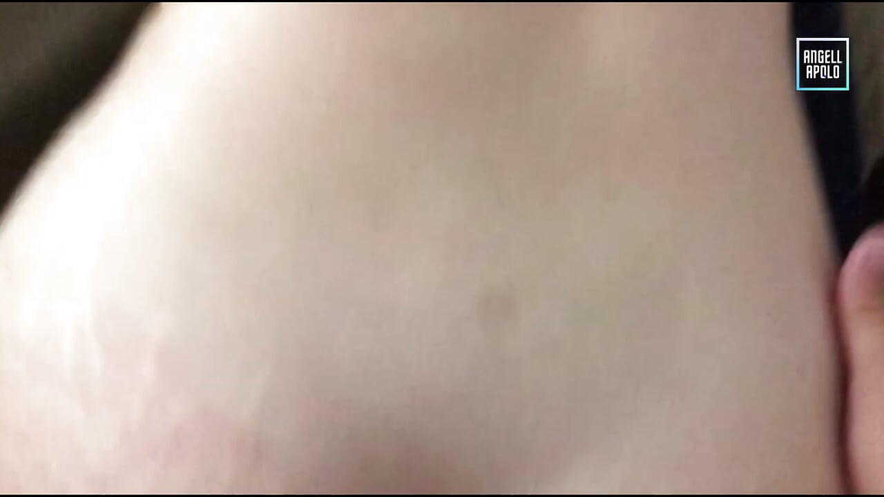Le bâtard a déchiré mon canapé en me baisant