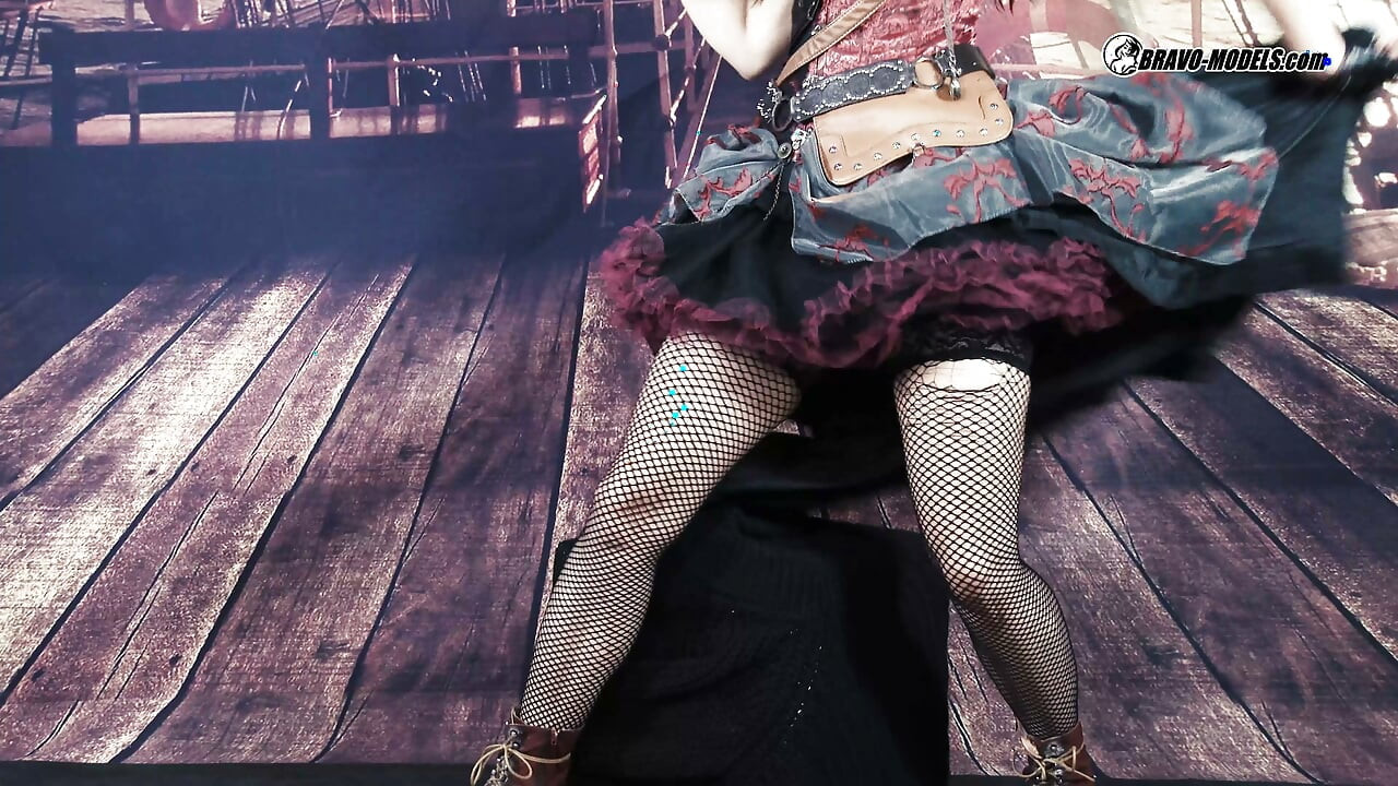 400 Barbara Bieber 扮演海盜女孩，穿著蒸汽龐克服裝進行船上角色扮演