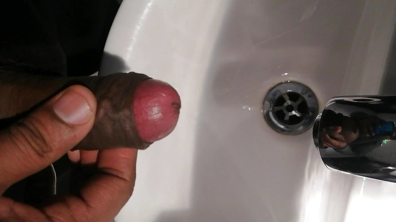 斯里兰卡男孩在家里打手枪并变得很难