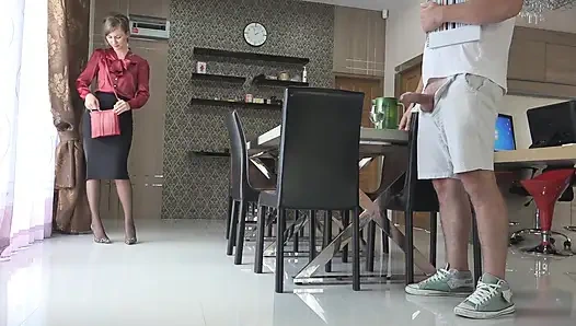 Мачеха моей подруги соблазнила меня