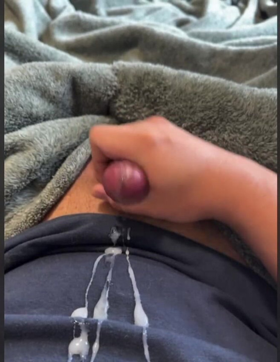 TW boy love to jerk off!!!