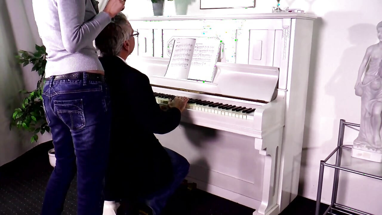 Horny piano lesson with final surprise!
