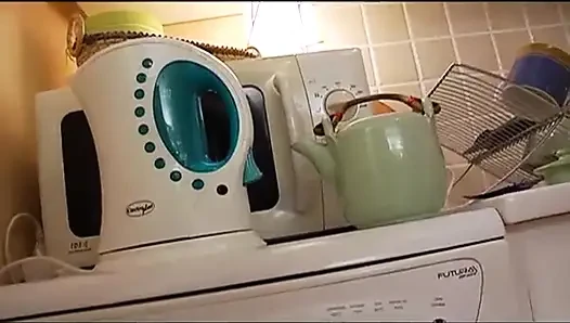 Dua lesbian lagi asik kontes jilat memek di dapur