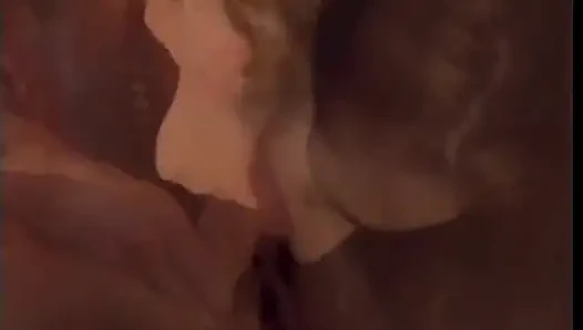 Seksi sikici açık havada Hint tarzı bir filmde sikiliyor