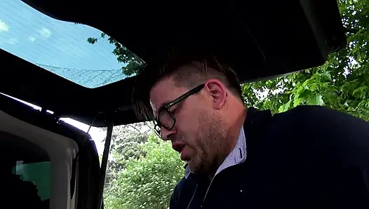 Lilly Fox Arabada Çifte Penetrasyonlu Üçlü Grup Seks