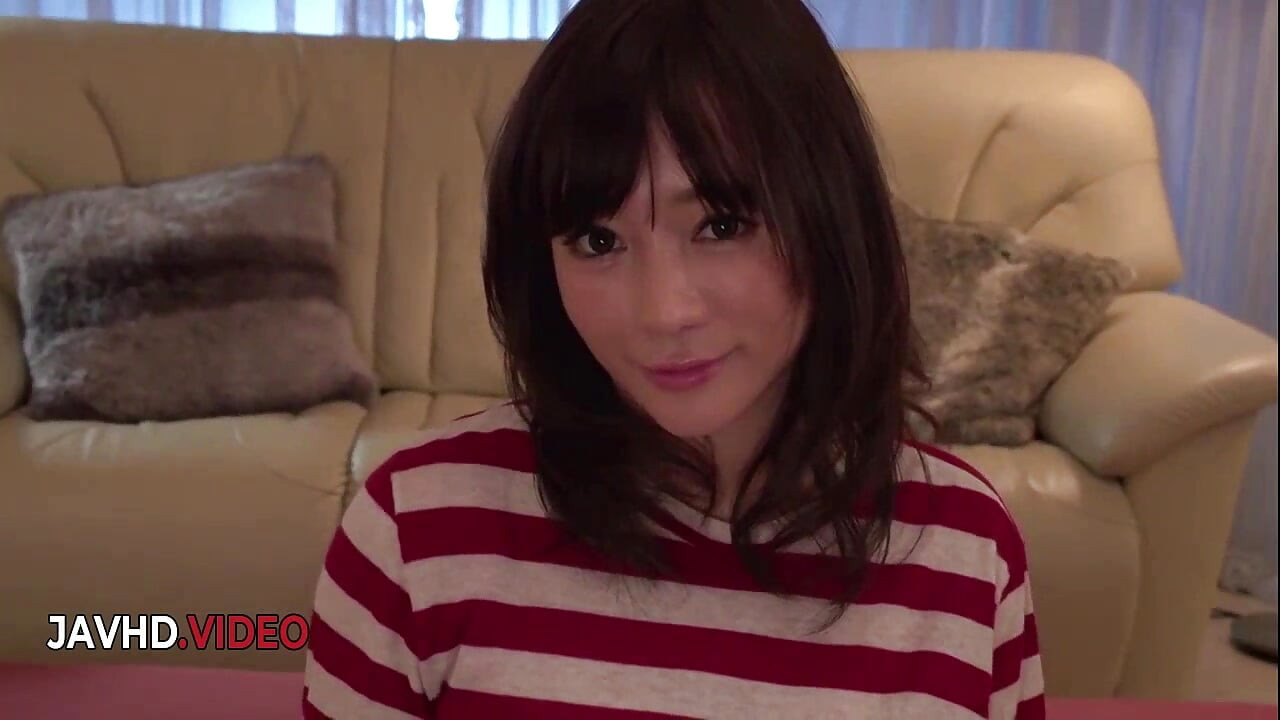 Dampfende japanische fantasien mit Kotone Kuroki masturbiert heiß .