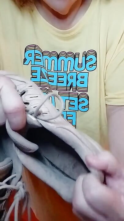 Pewwee sa smrdljivim teniskim cipelama