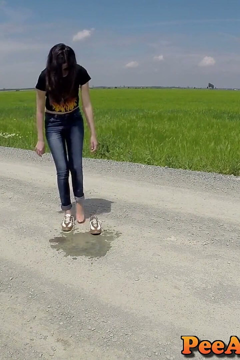 Smáčení mých džín na špinavé cestě