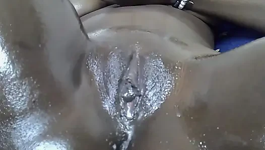 Aku pengen bange kontol besar di memekku