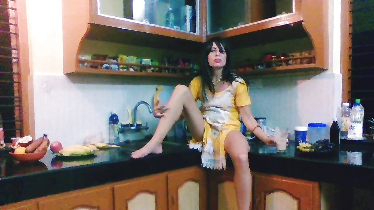Istri yang lagi sange ini pengen dipuasin sama besar