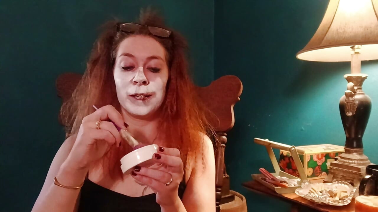 Bohócsmink és dohányzás fetis
