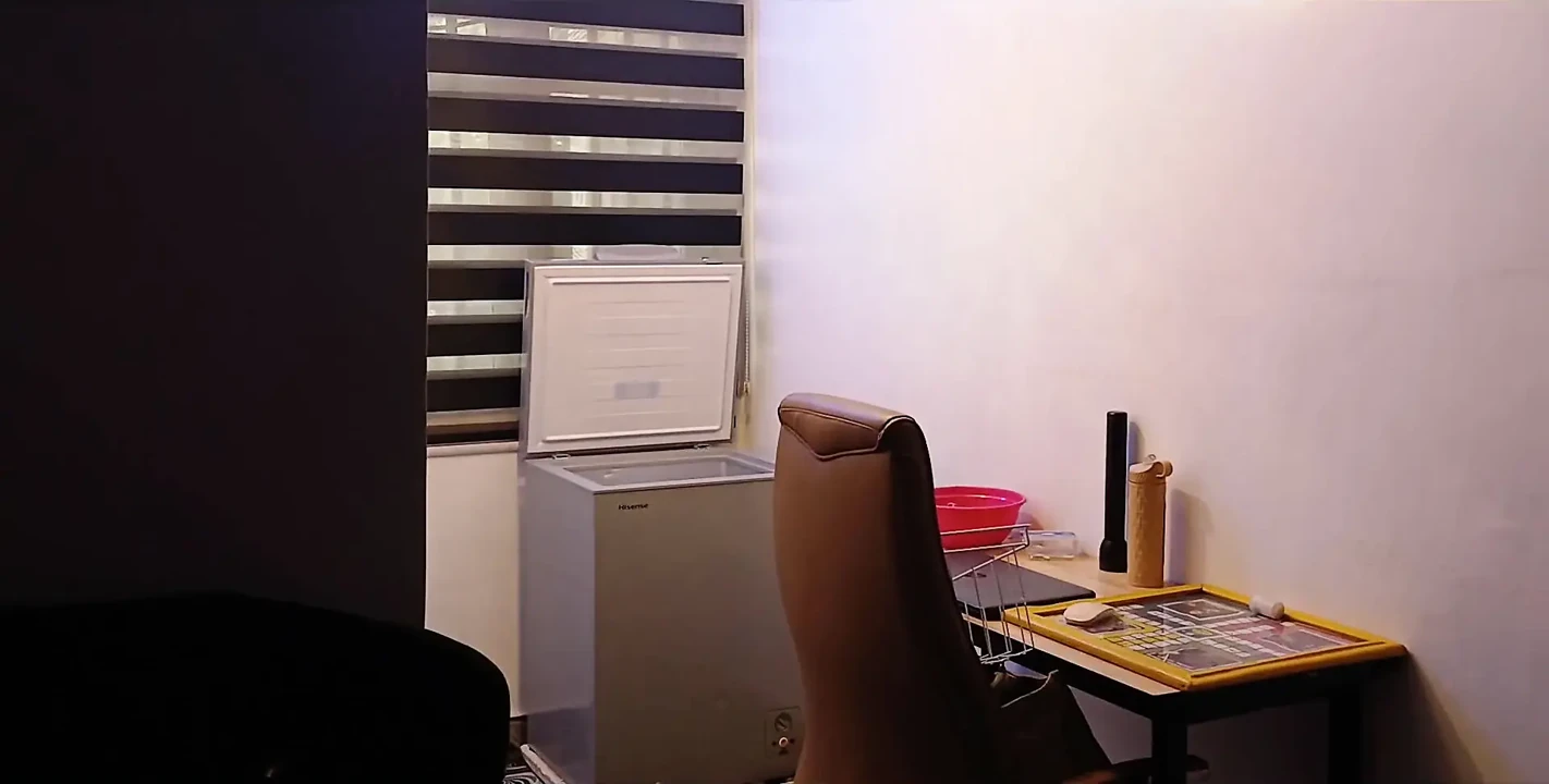 Domestic Duties: Ebony Fat Ass Babe Bending Over