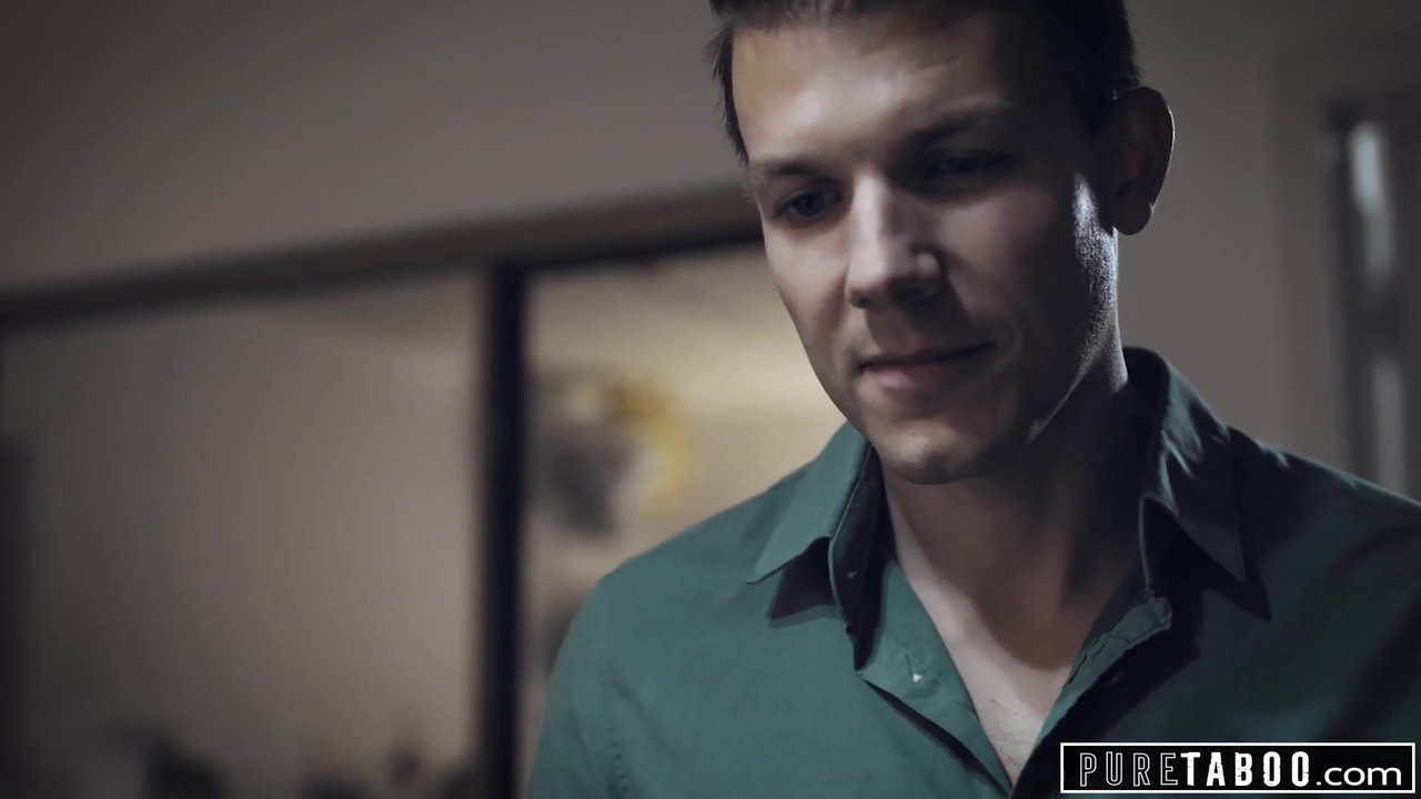 纯禁忌继母帮助受伤的继子快乐自己