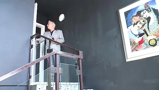 Горячий трах на кухне с горячей телочкой и огромным членом