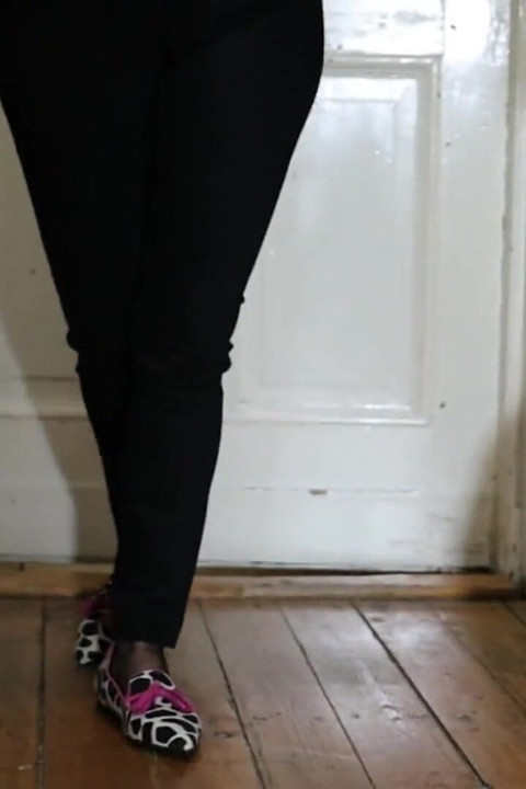 Minimalistic Nylon Moments - Dangling & Shoeplay