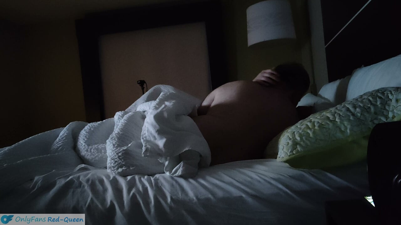 Rå hjemmelavet cuck POV - Ægte cuckquean kone ser sin mand kneppe en anden pige fra en separat seng