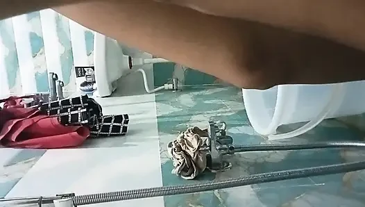 Vay be..... Biri beni sikecek mi? Yalnızım ve sıkıldım. Lütfen biri beni siksin.