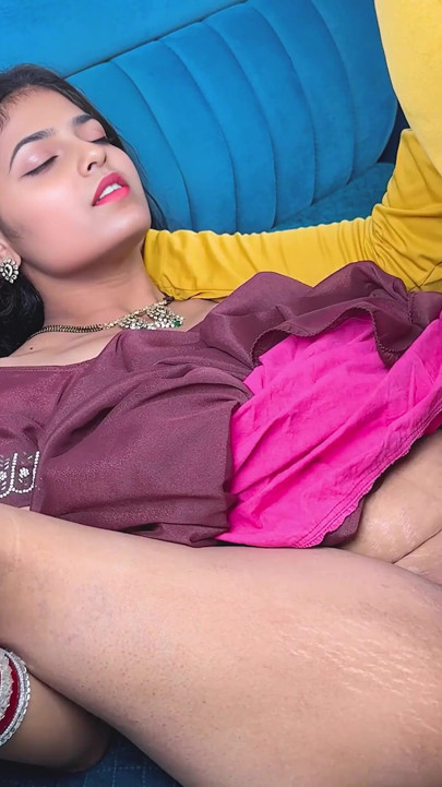Komal departed and in-laws were happy one day, brother-in-law and sister-in-law were sapping the couch gap, so brother-in-law asked if you are sealed, you are absolutely sure if you want, check sir. | Clip 2
