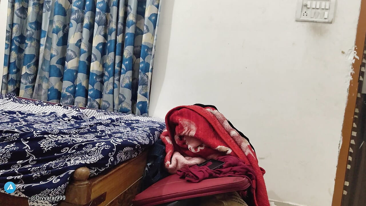 Apni Girlfriend Ko Apne Room Mein Chupke Se Bulaya