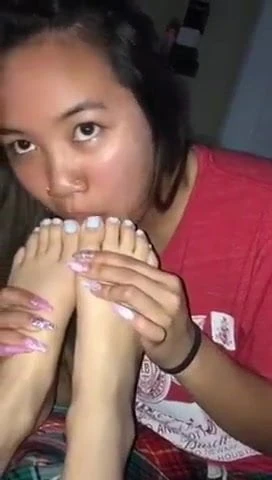 asian sucking toes
