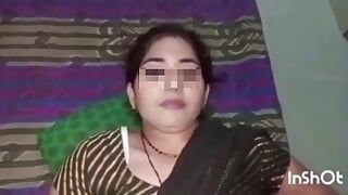 Fată excitată Lalita Bhabhi face sex cu instalatorul în spatele soțului ei