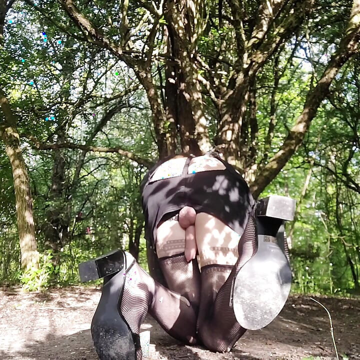 Den GRAND-OMVISNING⭕️på Napoleon-parkeringsplassen i Forêt de BRUNOy. Vis frem JeaNs miniskjørt, åpne kopp. VaneSsaBiTCHx PariSChienneTrvprod⁹¹