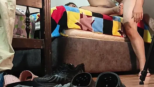 Ibu tiri India bangga aku menidurinya sampai dia mendapat krim dari memeknya