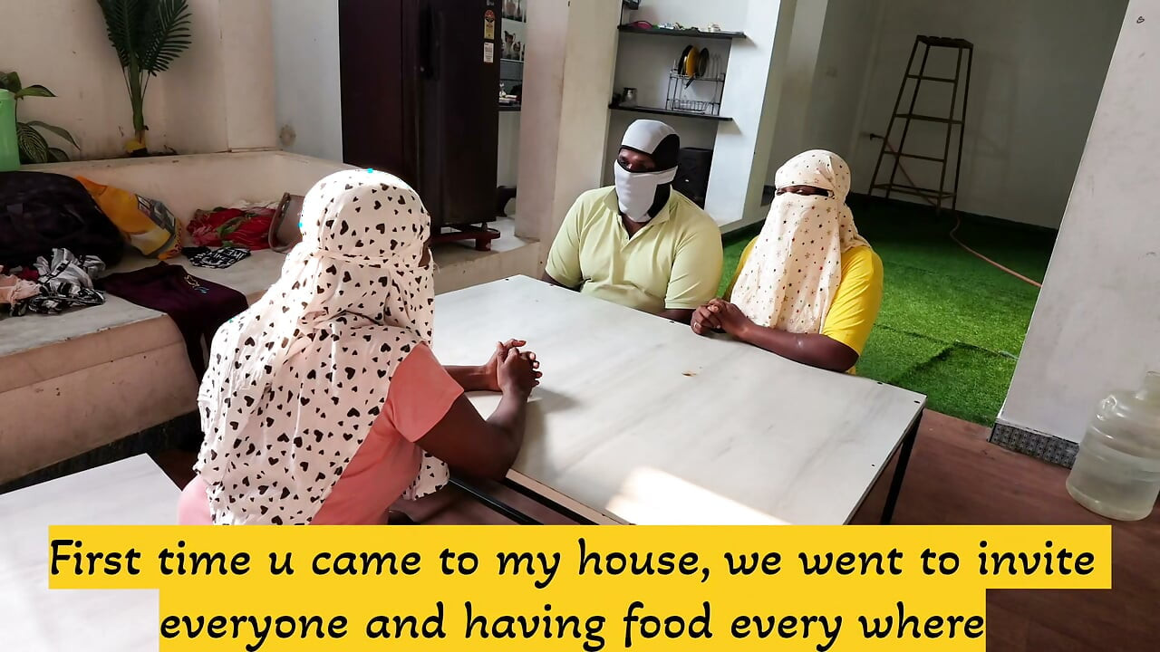 Komşu yemek masasının altında baştan çıkarıyor