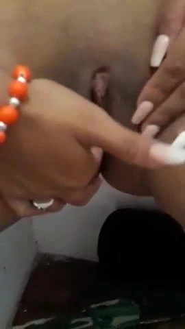 Putana rubbing her pussy for me...
