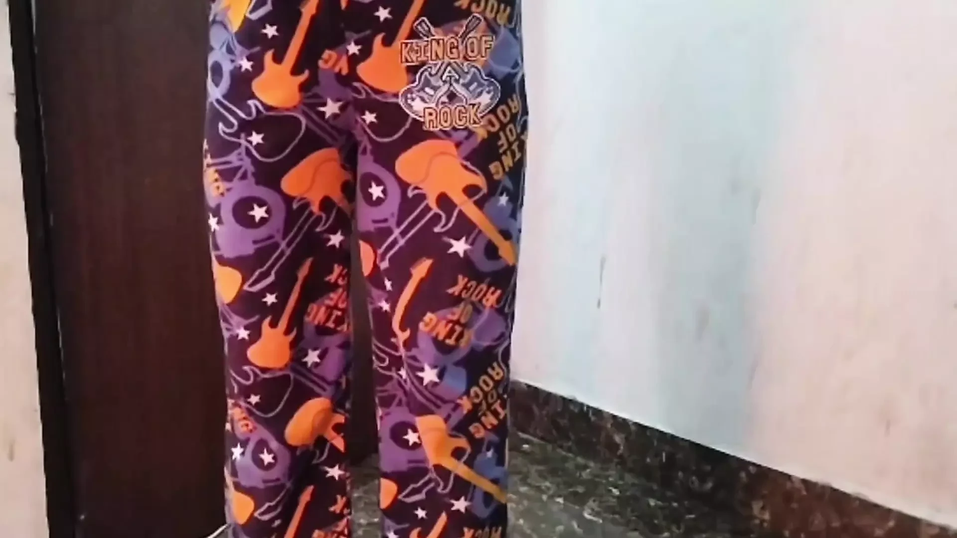 Muslim girlfriend ko ghar me band kar ke pel diya