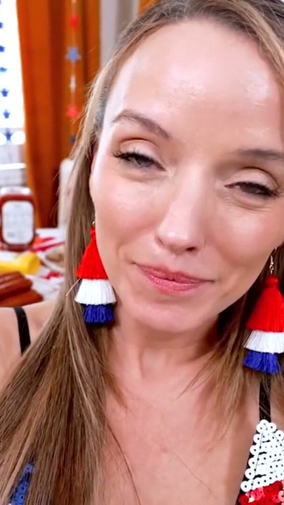 Trotse stiefmoeder wil ervoor zorgen dat haar stiefzoon de send-off krijgt die hij verdient | Clip 2
