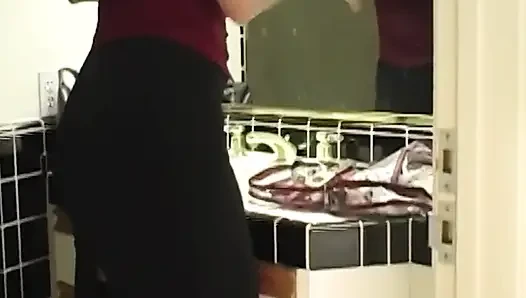 Tante seksi rambut cokelat dientot habis-habisan sama kontol besar dari belakang