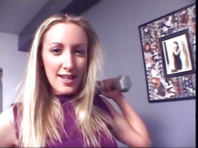 A Sweet Teen Girl Spreads Her Legs and Shows Her Slut Cunt on a Park Bench Before Sucking a Dick!