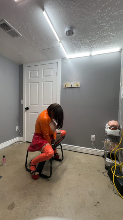 Hot Velma riding her favorite chair huge tits big ass | Clip 1
