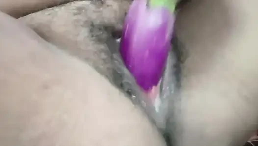 Baldız brinjal koymaktan zevk aldı