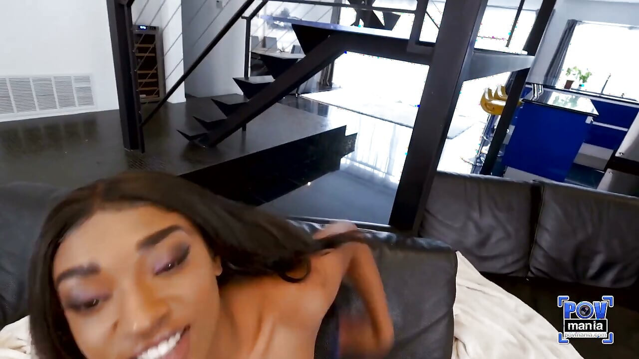 Ebony Stunnter Sizi Sev Loves Some White Dick!