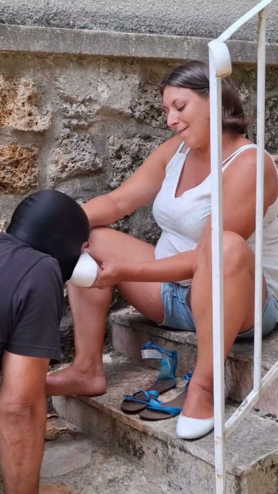 Outdoor sandal cleaning | Clip 1