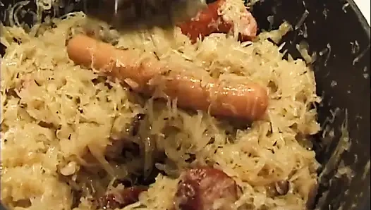 Грудастые зрелые милфы выставляют напоказ и трахают пальцами в дикой групповой игре