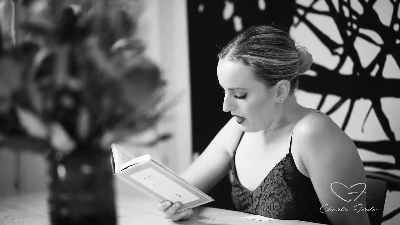 Amber Moore Eats Charlie Forde's Cunt As She's Reading!